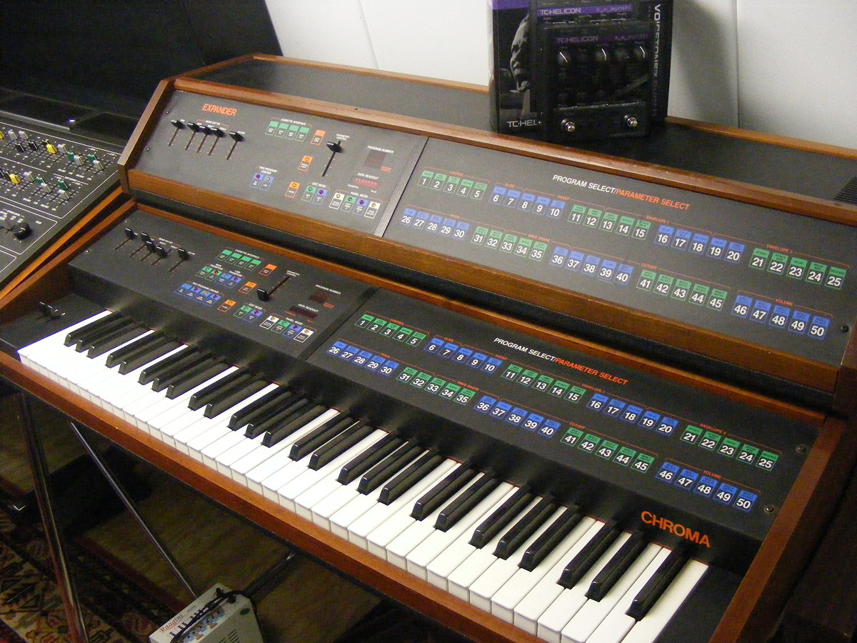 Rhodes Chroma with Expander